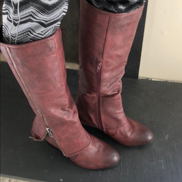 Burgundy Boots 👢 - Picture 7 of 7